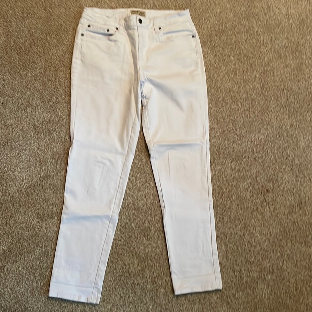 Earl Jean white denim jeans. Size 8